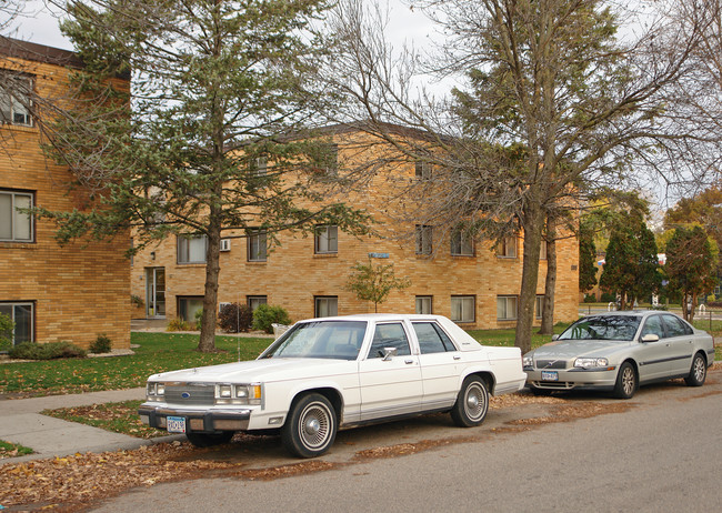 1399 Hazelwood St in St. Paul, MN - Foto de edificio - Building Photo