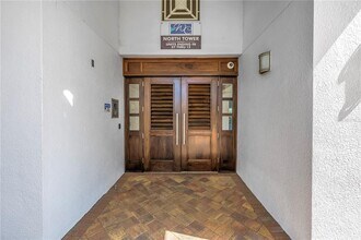1325 Snell Isle Blvd NE in St. Petersburg, FL - Building Photo - Building Photo
