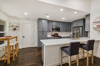 11009 Hillside Oak Ln in Austin, TX - Building Photo - Building Photo