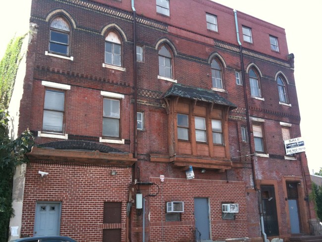 1800-1808 Ridge Ave in Philadelphia, PA - Foto de edificio - Building Photo