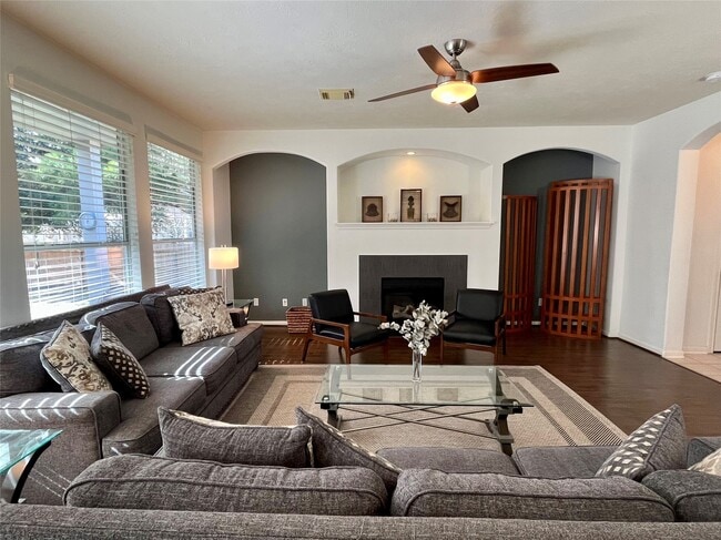 property at 2 Stone Arrow Pl