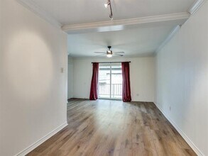 10216 Regal Oaks Dr in Dallas, TX - Building Photo - Building Photo