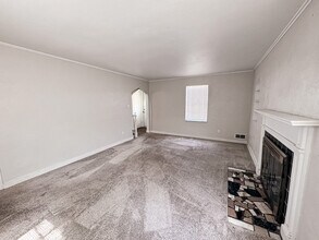 2710 Henderson Rd in White Oak, PA - Building Photo - Building Photo