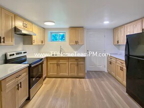 10228 4th Ave S-Unit -B in Seattle, WA - Building Photo - Building Photo