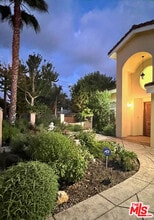 11540 Blix St in Valley Village, CA - Building Photo - Building Photo