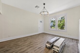 610 W 35th St in Austin, TX - Building Photo - Building Photo