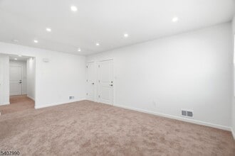 114 Grove St in Roselle Park, NJ - Building Photo - Building Photo