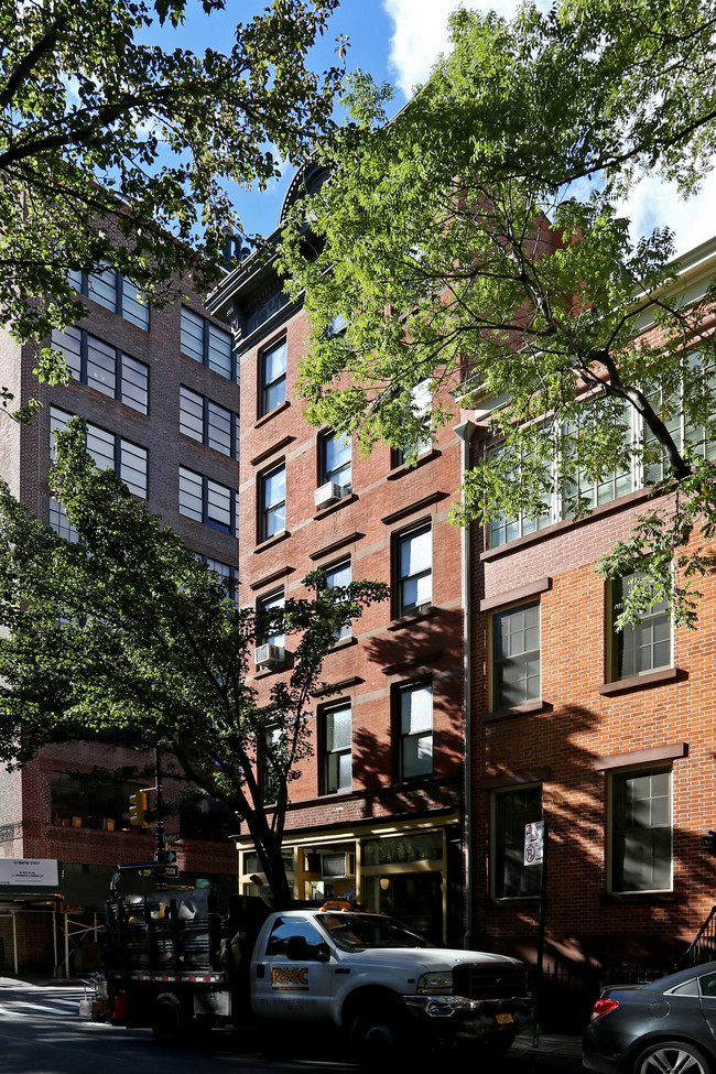 63 Bedford St in New York, NY - Building Photo - Building Photo