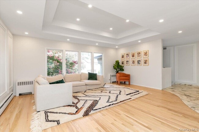 817 Glenridge Ave in Valley Stream, NY - Building Photo - Building Photo