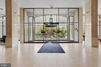 301 N Beauregard St, Unit 1707 in Alexandria, VA - Building Photo - Building Photo