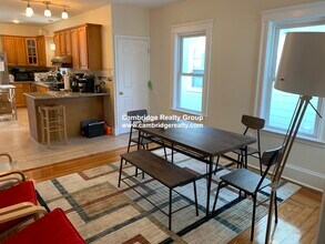 14 Bay State Ave, Unit #2E in Somerville, MA - Building Photo - Building Photo