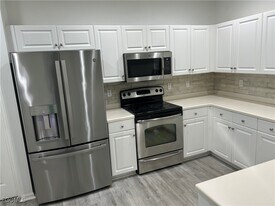 4364 Avian Avenue in Ft. Myers, FL - Building Photo