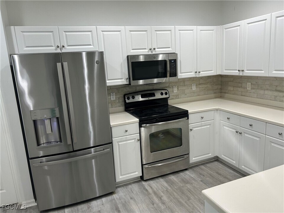 4364 Avian Avenue in Ft. Myers, FL - Building Photo