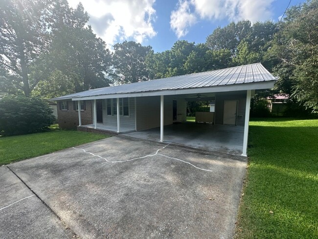 729 W 38th St in Anniston, AL - Building Photo - Building Photo