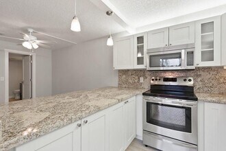 825 Center St in Jupiter, FL - Building Photo - Building Photo