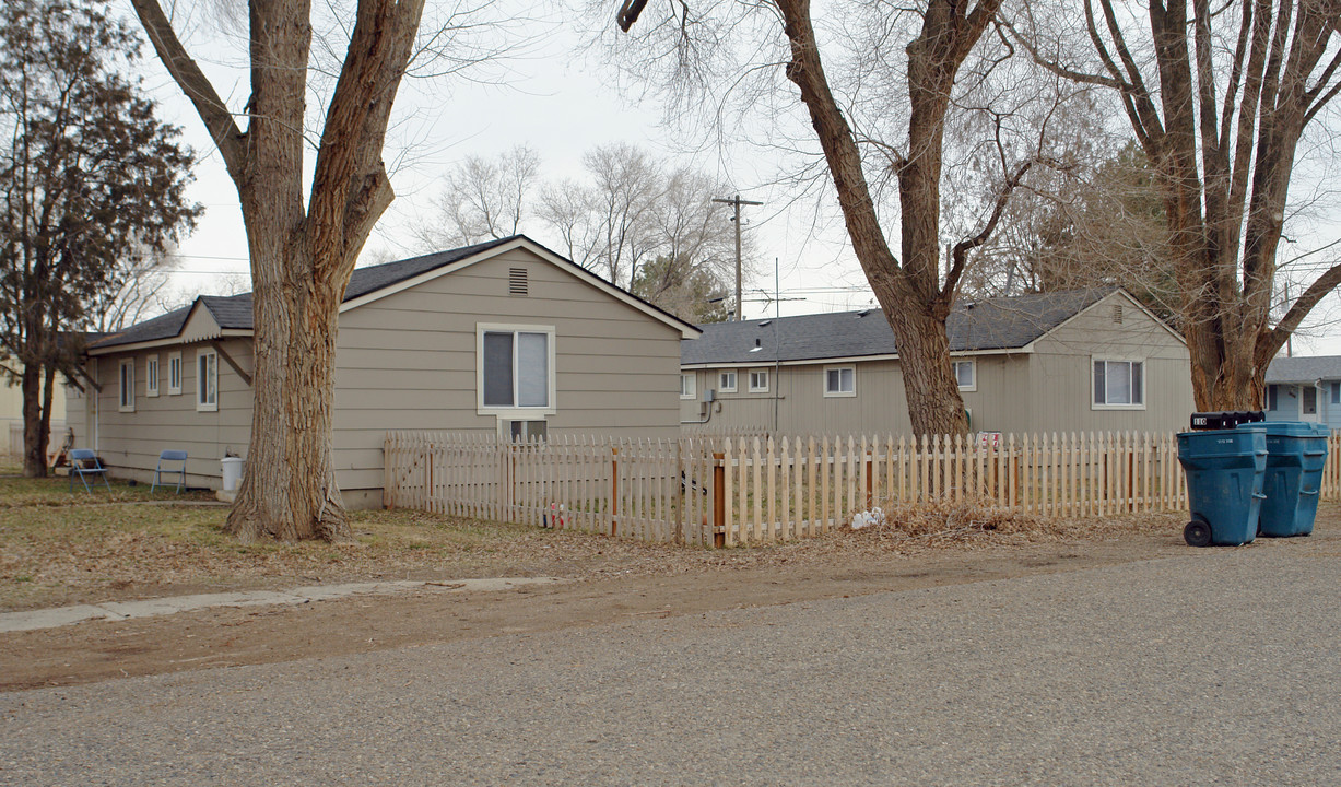 110 Roosevelt St in Mountain Home, ID - Building Photo