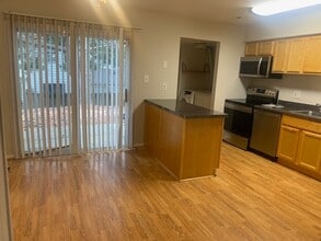 6425 Continental Dr in Glen Burnie, MD - Building Photo - Building Photo