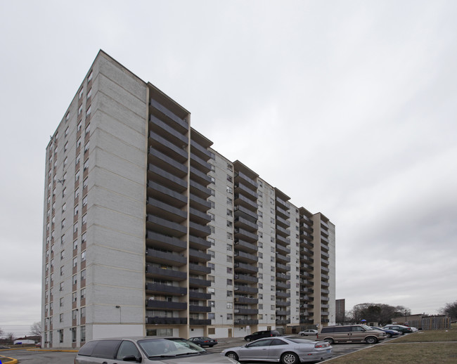 Sandalwood Towers in Toronto, ON - Building Photo - Building Photo