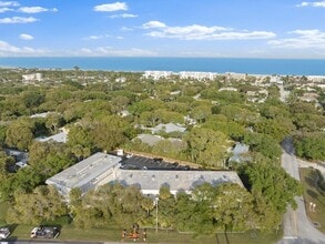 900 Jasmine Ln in Vero Beach, FL - Building Photo - Building Photo