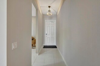 34 Harbour Isle Dr W in Fort Pierce, FL - Building Photo - Building Photo