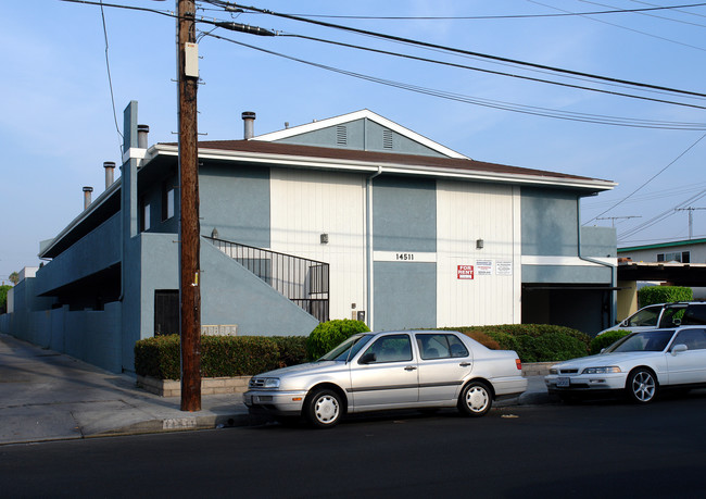 14511 Larch Ave in Hawthorne, CA - Building Photo - Building Photo