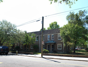 Robert Mills Manor Apartments in Charleston, SC - Foto de edificio - Building Photo