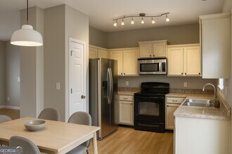 214 Piedmont Dr in Senoia, GA - Building Photo - Building Photo