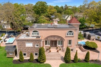 54 Shore Dr in Oakdale, NY - Building Photo - Building Photo