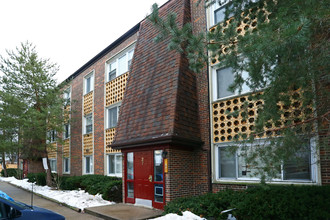 JHO Apartments in Arlington Heights, IL - Building Photo - Building Photo