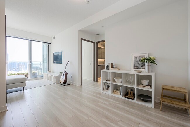 17-4517 Bathurst St in Toronto, ON - Building Photo - Building Photo