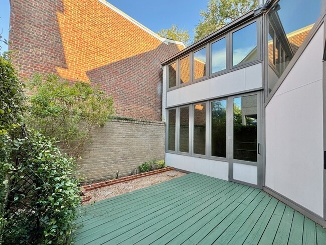 property at 1942 Indiana St