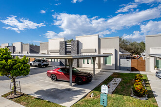 Medical Ridge Apartments in Pharr, TX - Building Photo - Building Photo