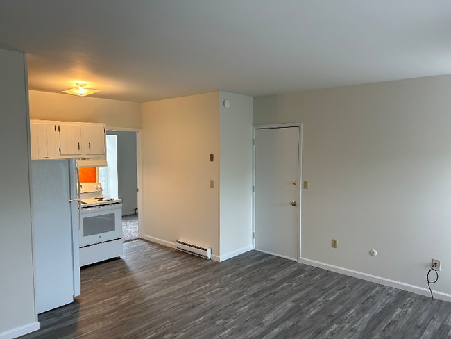 42 E Pine St in Cleona, PA - Foto de edificio - Building Photo