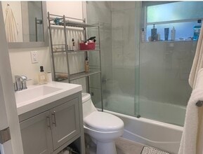 7215 Sunset Dr, Unit 7215 in Miami, FL - Building Photo - Building Photo