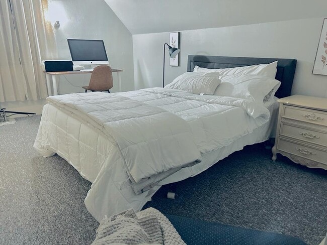 75 Sanford St, Unit 3 in Bangor, ME - Building Photo - Building Photo