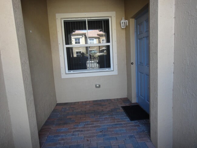 2912 Hidden Hills Rd in Royal Palm Beach, FL - Building Photo - Building Photo