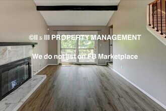 537 NW Valleybrook Rd in Blue Springs, MO - Foto de edificio - Building Photo