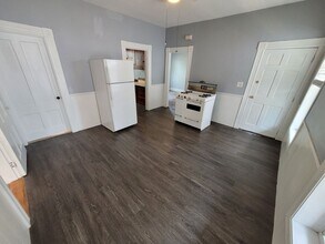 145 Pine St in Manchester, NH - Building Photo - Building Photo