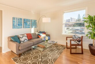 Saxonia Apartments in Seattle, WA - Building Photo - Building Photo