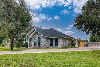 227 Foster Cir in Del Rio, TX - Building Photo - Building Photo