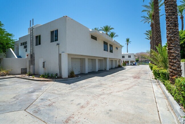 67590 Jones Rd in Cathedral City, CA - Foto de edificio - Building Photo