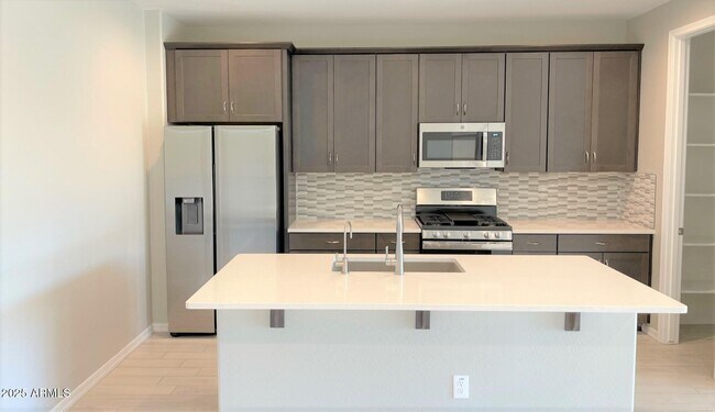 13335 W Red Range Way in Peoria, AZ - Building Photo - Building Photo