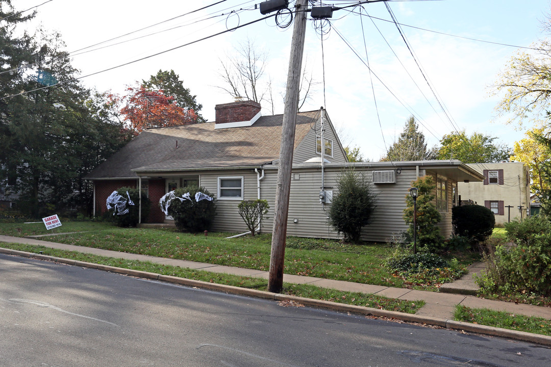 140 Jenkins Ave in Lansdale, PA - Building Photo