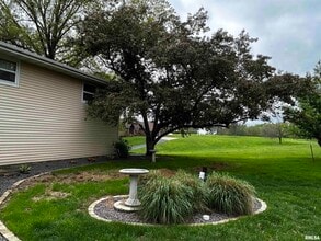 3117 St Andrews Dr in Pekin, IL - Building Photo - Building Photo