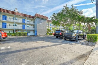 8605 W Sample Rd, Unit 209 in Coral Springs, FL - Foto de edificio - Building Photo