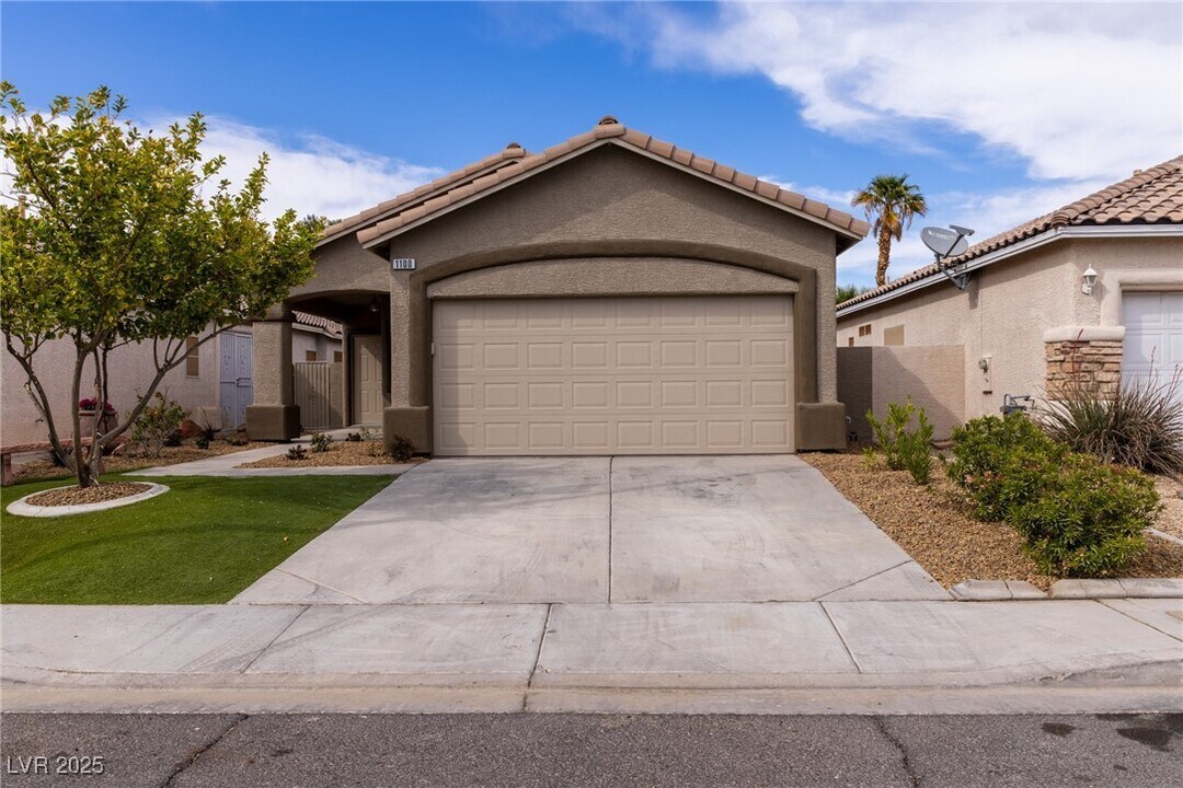 1100 Warm Canyon Way in Las Vegas, NV - Building Photo
