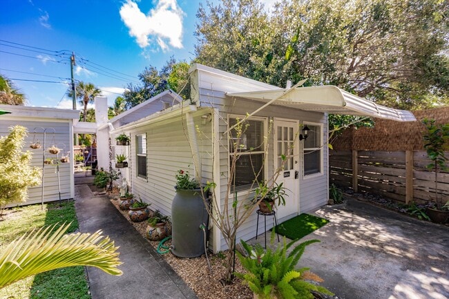 808 N Palmway in Lake Worth Beach, FL - Building Photo - Building Photo