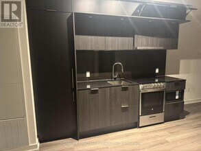 448 Burnhamthorpe Rd W in Mississauga, ON - Building Photo - Building Photo