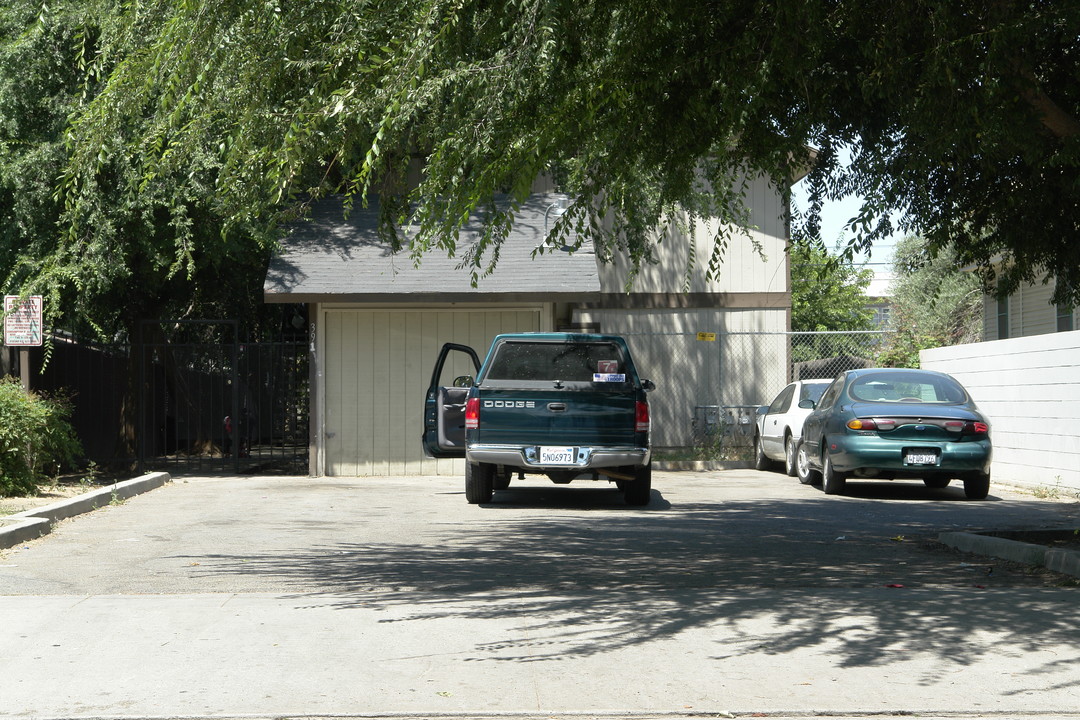 391 N Glenn Ave in Fresno, CA - Building Photo