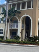 8800 NW 107 Ct in Doral, FL - Foto de edificio - Building Photo